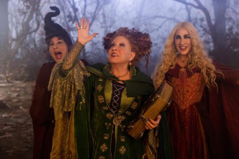 Kathy Najimy as Mary Sanderson, Bette Midler as Winifred Sanderson, and Sarah Jessica Parker as Sarah Sanderson in Disneys live-action HOCUS POCUS 2, exclusively on Disney+. Photo by Matt Kennedy. © 2022 Disney Enterprises, Inc. All Rights Reserved.